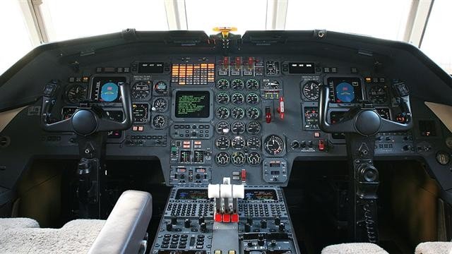 Falcon 900B