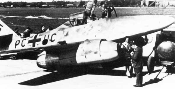 Me-262 V3 on the ground  during flight preparations (1942)